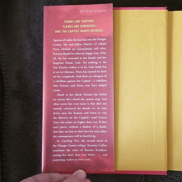 Catching Fire -2nd Book in Hunger Games Series - Picture 3 of 3